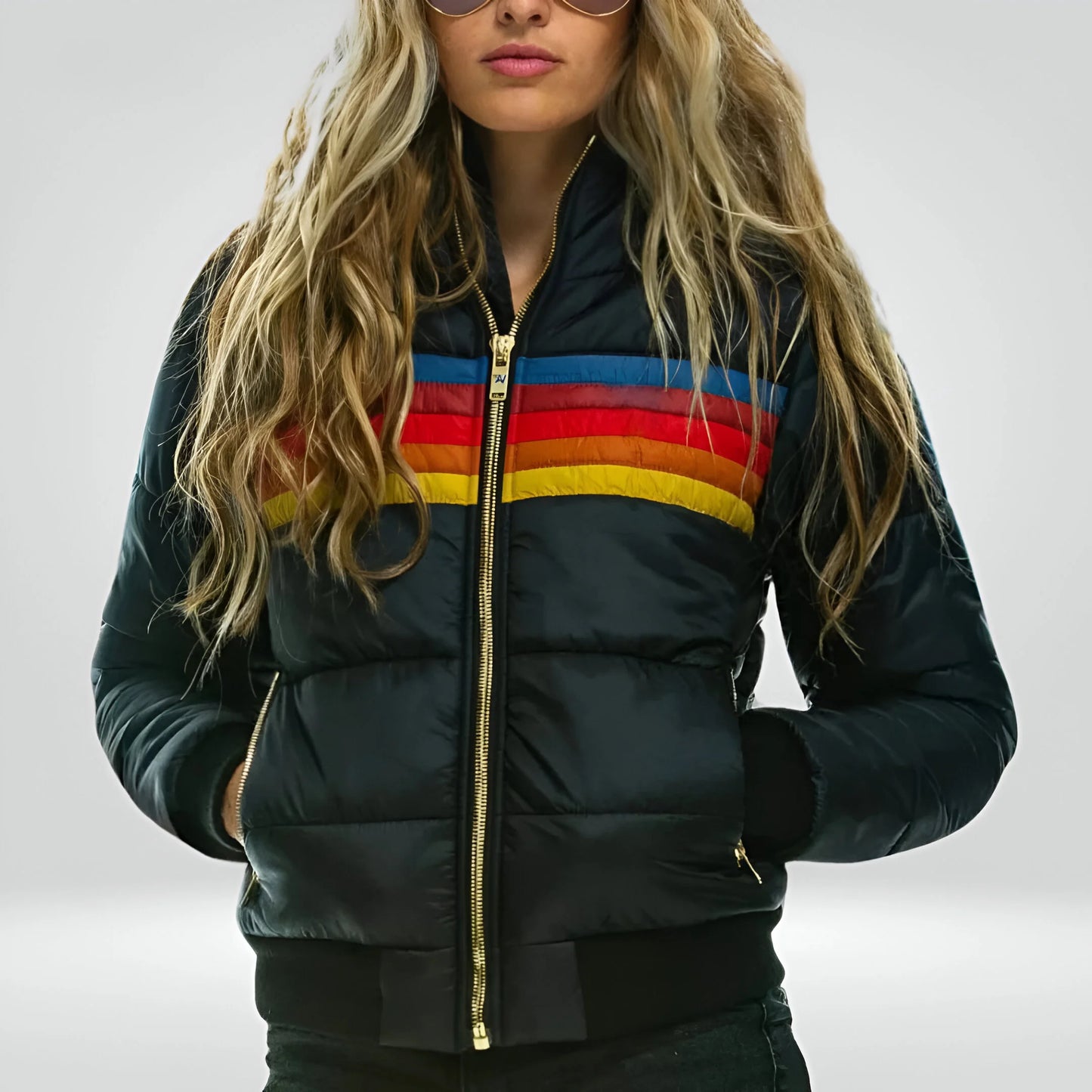 Leana – Sportowa, pikowana bluza z kapturem w paski