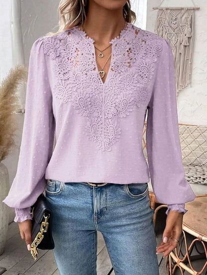 Ninon - Elegancka koronkowa bluzka z dekoltem w serek dla kobiet