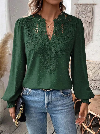Ninon - Elegancka koronkowa bluzka z dekoltem w serek dla kobiet