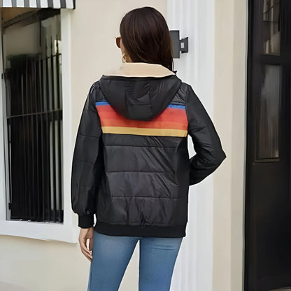 Leana – Sportowa, pikowana bluza z kapturem w paski