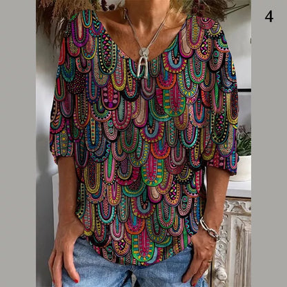 Assia – Elegancki, swobodny T-shirt z abstrakcyjnym nadrukiem