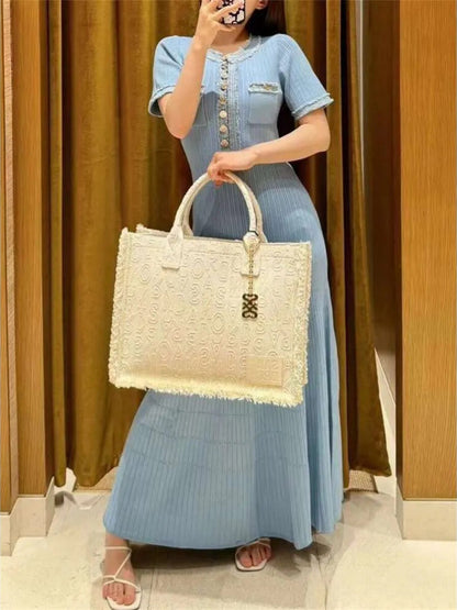 Élodie – Elegancka dzianinowa sukienka maxi z kontrastowym wykończeniem
