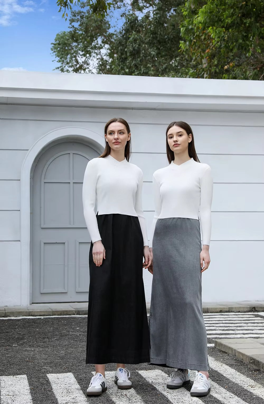 Mia - Lekka bluzka z denimu z kopertowym dekoltem i sukienka typu slip dress