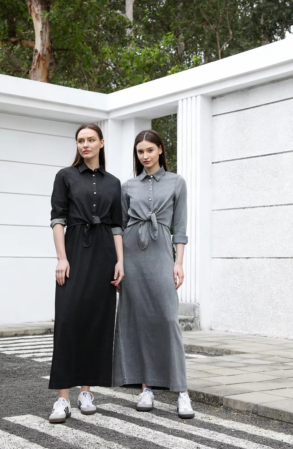Mia - Lekka bluzka z denimu z kopertowym dekoltem i sukienka typu slip dress