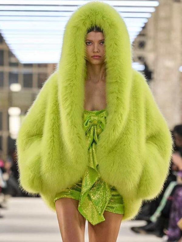 Umme - Jednokolorowy płaszcz z kapturem ze sztucznego futra 