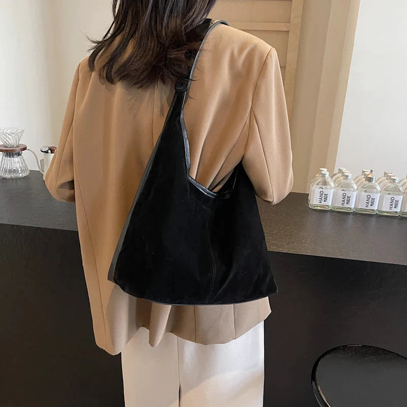 Modna torebka z zamszu